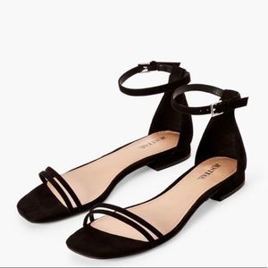 🖤💋 𝔸𝕞𝕪𝕟𝕕𝕒 𝔽𝕝𝕒𝕥 𝕊𝕒𝕟𝕕𝕒𝕝💋🖤